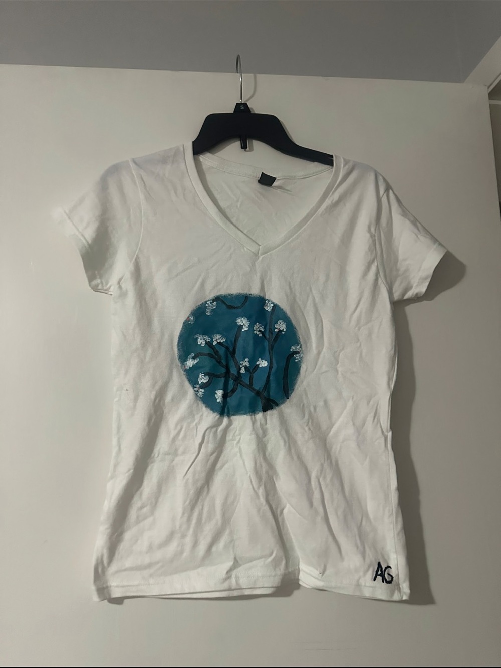 White V-Neck Tee hand painted wildrosedesigns art size small